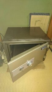 青梅市 F様 金庫ダイヤル解錠の作業写真3