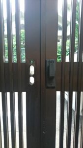 武蔵野市 門扉修理の作業写真2
