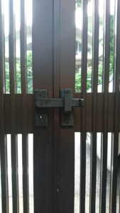 武蔵野市 門扉修理の作業写真3