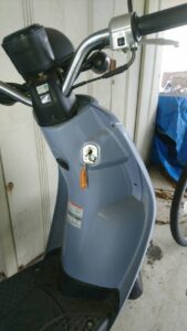 立川市 ホンダ原付バイク鍵作の作業写真2