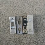 八王子市 引戸錠鍵交換の作業写真