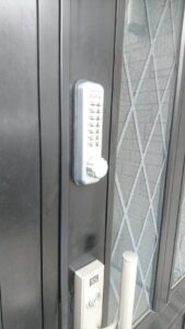 西東京市 デジタルロック鍵交換の作業写真2