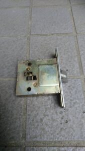 日野市 SHOWA PPR錠ケース交換の作業写真1