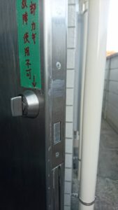 調布市 電気錠錠ケース新品交換の作業写真