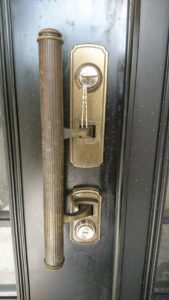 稲城市 MIWA同一シリンダー交換の作業写真