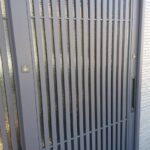 八王子市 玄関引戸錠前の鍵交換の作業写真