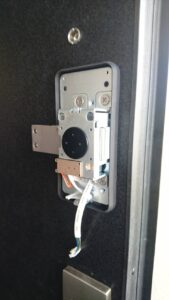 国分寺市 スマートリムロック新規取り付けの作業写真3