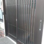 青梅市 玄関引戸錠鍵交換の作業写真