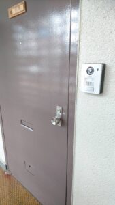 調布市 指紋認証錠 新規取り付けの作業写真1