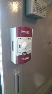 調布市 指紋認証錠 新規取り付けの作業写真5