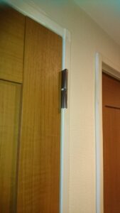 八王子市 室内トイレ錠前修理の作業写真2
