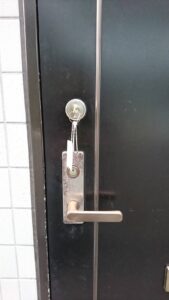 川崎市高津区 補助錠新規取り付けの作業写真
