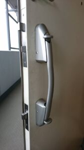 府中市 鍵交換の作業写真