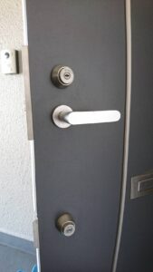 東大和市 デジタルロック暗証番号カードキー新規取り付けの作業写真
