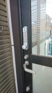 神奈川県相模原市 デジタル錠新規取り付けの作業写真
