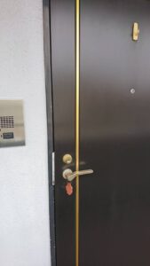 多摩市 補助錠新規取り付けの作業写真1