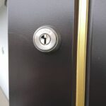 多摩市 補助錠新規取り付けの作業写真