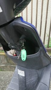 昭島市 原付バイク鍵作成の作業写真2