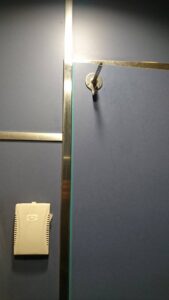日野市 店舗トイレドアの立て付け修理の作業写真1