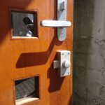 昭島市 補助錠新規取り付けの作業写真