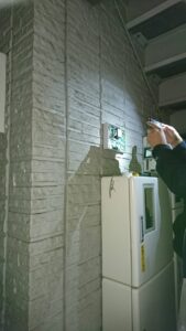 立川市 電気錠操作盤交換の作業写真2