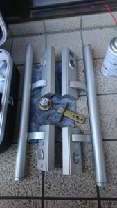 武蔵村山市 錠前分解修理の作業写真3