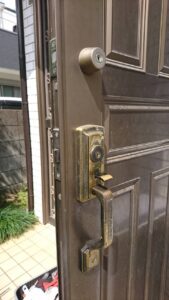 国分寺市 GOAL 装飾錠交換の作業写真1