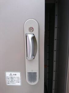 八王子市 スチール製物置の鍵なし作成の作業写真4