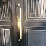 福生市 玄関ドアラッチ故障の作業写真1