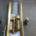 福生市 玄関ドアラッチ故障の作業写真2