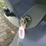 小平市 原付バイク鍵作成の作業写真1