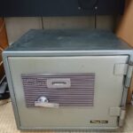 小金井市 家庭用マグネット式金庫の解錠依頼の作業写真1