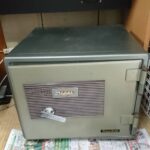 小金井市 家庭用マグネット式金庫の解錠依頼の作業写真2