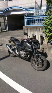 国立市 HONDAバイク メットイン解錠の作業写真1