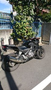 国立市 HONDAバイク メットイン解錠の作業写真2