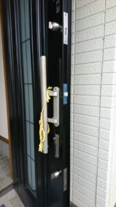 武蔵村山市 玄関ドアシリンダー交換の作業写真2