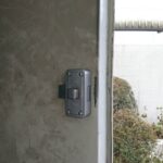 八王子市 変電設備室に鍵の作業写真2