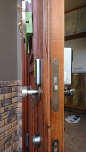 昭島市 FUKI イナホ インターロック新規取り付けの作業写真2