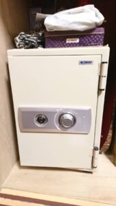 埼玉県 入間市 家庭用金庫解錠の作業写真1