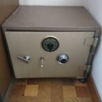八王子市 ホームセーフ金庫解錠の作業写真1
