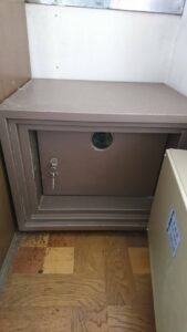 八王子市 ホームセーフ金庫解錠の作業写真2