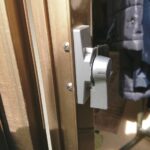 八王子市 クレセント錠交換の作業写真2