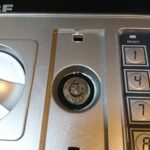福生市 ホーム金庫解錠作業の写真3