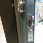 調布市 店舗トイレの立て付け調整の作業写真2