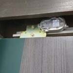 調布市 店舗トイレの立て付け調整の作業写真3