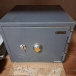 日野市 ホーム金庫ダイヤル解錠の作業写真1