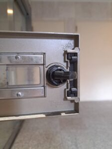 昭島市 ダイヤルポスト交換の作業写真2
