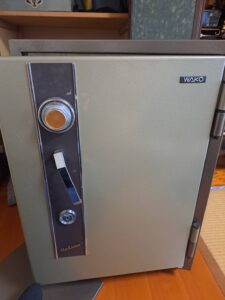 八王子市 金庫解錠の作業写真