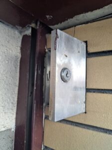 立川市 駐車場シャッターキーBOXの鍵解錠交換の作業写真1