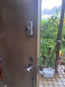日野市 補助錠前取り付けの作業写真2